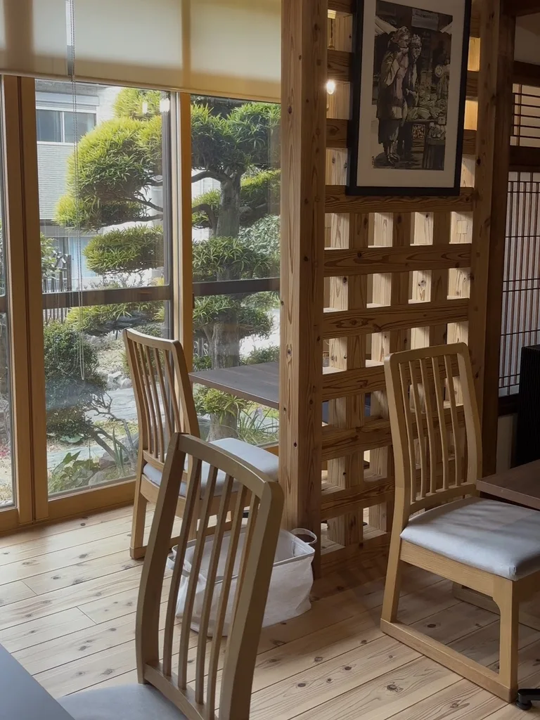 庭に面した縁側の席